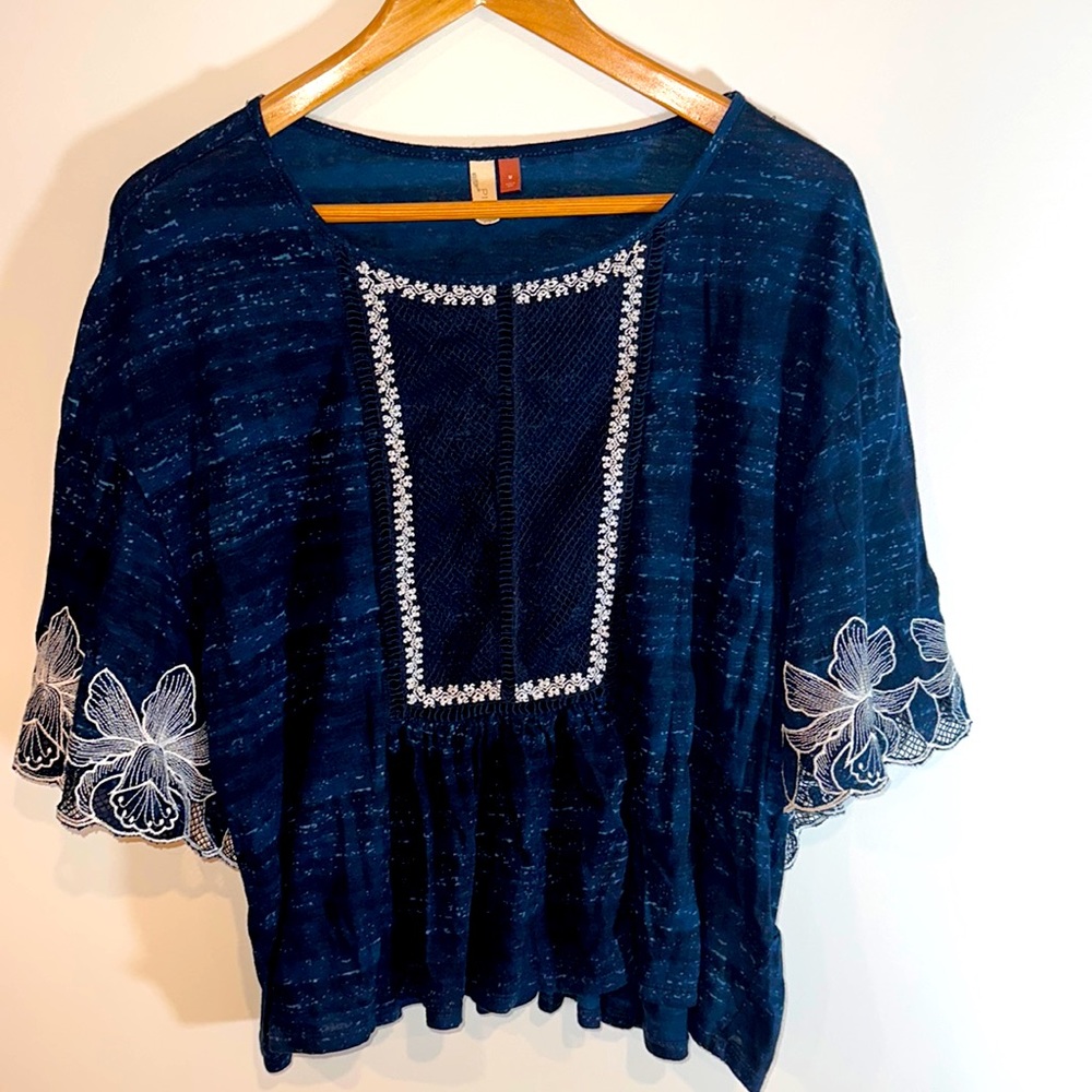 Anthropologie Pilcro embroidered orchid Top. Navy Blue. Size Medium